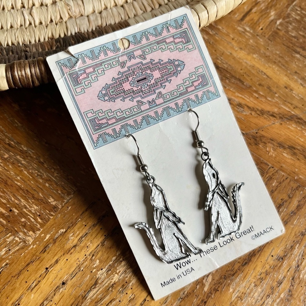 MAACK Howling Wolf Earrings Cast Aluminum Silver Tone Dangle Earringsβ NET